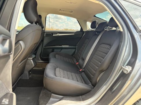 Used 2016 Ford Fusion SE image 10