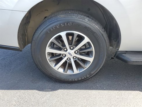 Used 2019 Ford Expedition XLT w/ Equipment Group 201A image 5