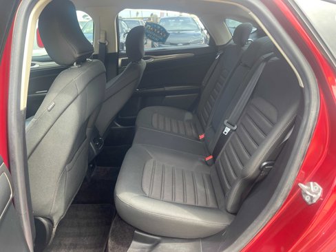 Used 2017 Ford Fusion SE w/ Fusion SE Technology Package image 10