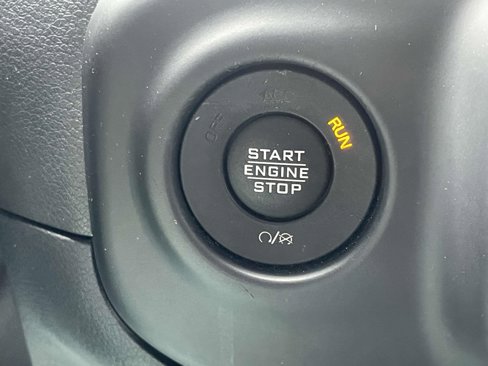 Used 2020 Jeep Wrangler Unlimited Sahara image 25
