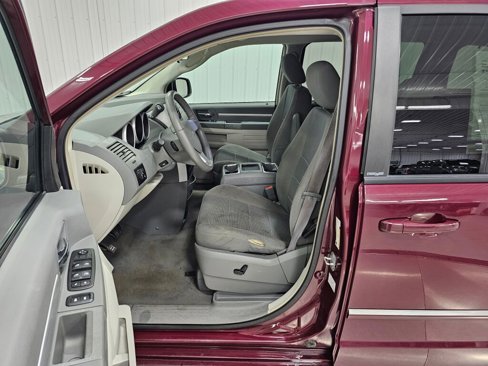 Used 2009 Dodge Grand Caravan SXT w/ Entertainment Group 2 image 2
