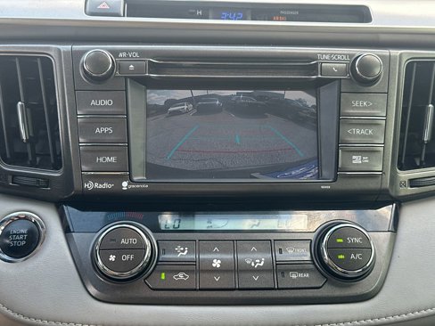 Used 2015 Toyota RAV4 Limited image 29