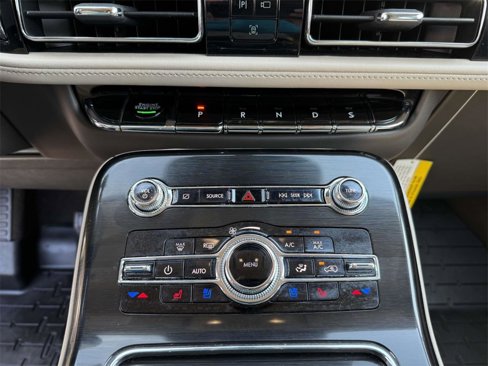 Used 2022 Lincoln Nautilus Reserve image 23