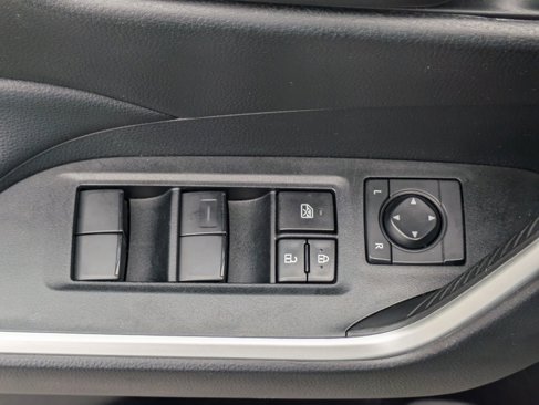 Used 2022 Toyota RAV4 LE image 18