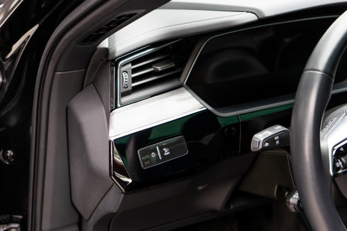 Used 2024 Audi Q8 e-tron Prestige w/ Prestige Package image 19
