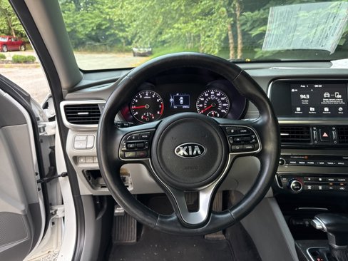 Used 2018 Kia Optima EX w/ Premium Package image 10