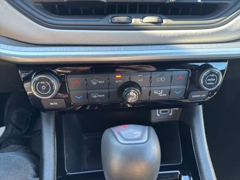 Used 2024 Jeep Compass Limited image 20