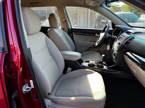 Used 2015 Kia Sorento LX image 9