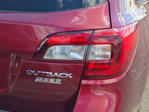 Used 2017 Subaru Outback 2.5i Limited image 4