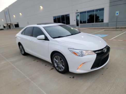 Used 2017 Toyota Camry SE image 3