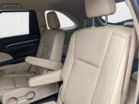 Used 2015 Toyota Highlander Limited Platinum image 17