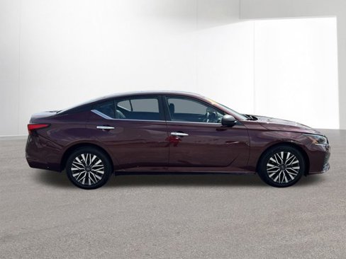 Used 2024 Nissan Altima 2.5 SV image 34