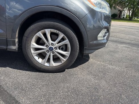 Used 2017 Ford Escape SE w/ Equipment Group 201A image 8