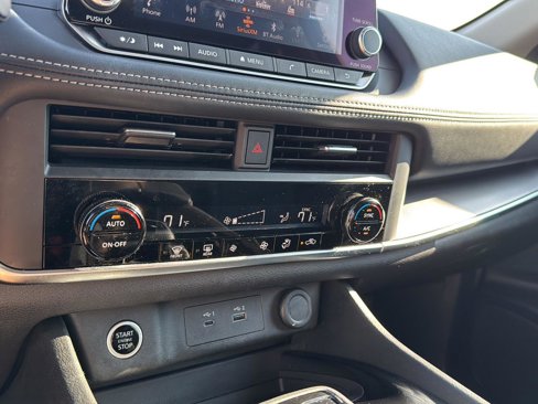 Used 2023 Nissan Rogue SV image 23