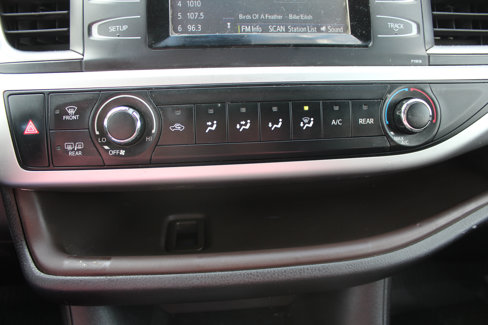 Used 2019 Toyota Highlander LE image 28