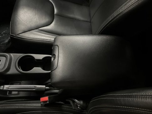 Used 2017 Jeep Wrangler Unlimited Sahara w/ Connectivity Group image 19
