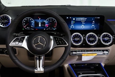 New 2025 Mercedes-Benz GLA 250 4MATIC image 14