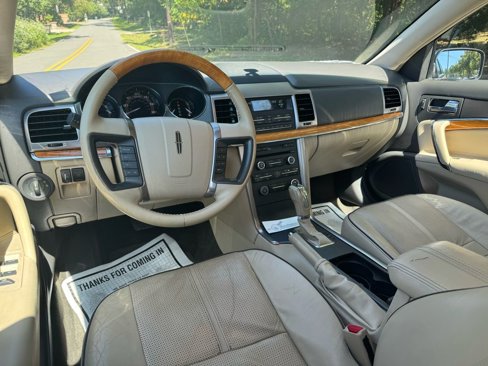 Used 2010 Lincoln MKZ image 22