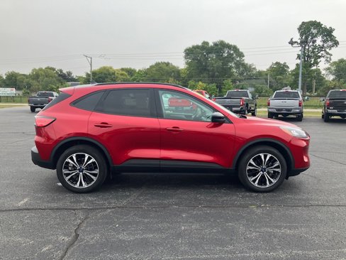 Used 2022 Ford Escape SE w/ SE Sport Appearance Package image 6