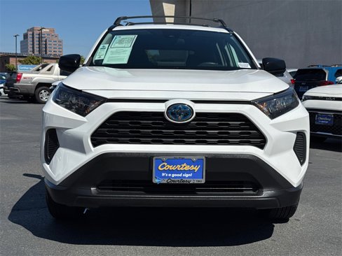 Used 2021 Toyota RAV4 LE image 5