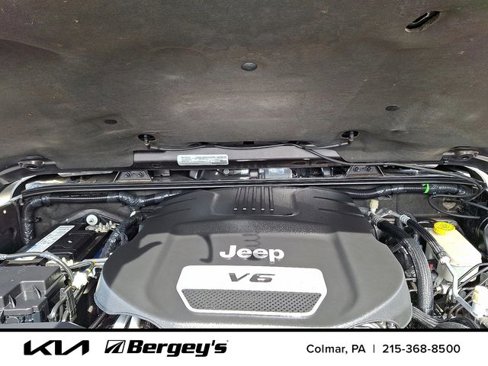 Used 2016 Jeep Wrangler Unlimited Sahara w/ Dual Top Group image 23