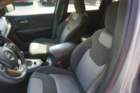 Used 2016 Jeep Cherokee Sport image 5