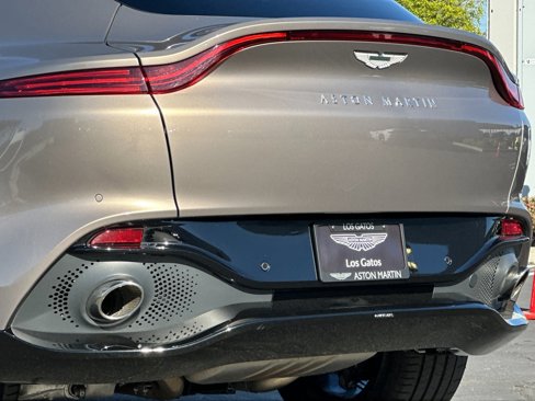 Used 2021 Aston Martin DBX image 8
