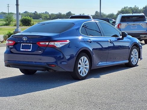 Used 2018 Toyota Camry LE image 2