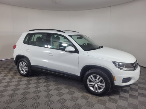 Used 2016 Volkswagen Tiguan S image 11