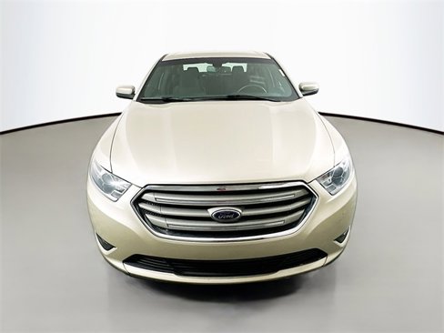 Used 2018 Ford Taurus SEL image 2