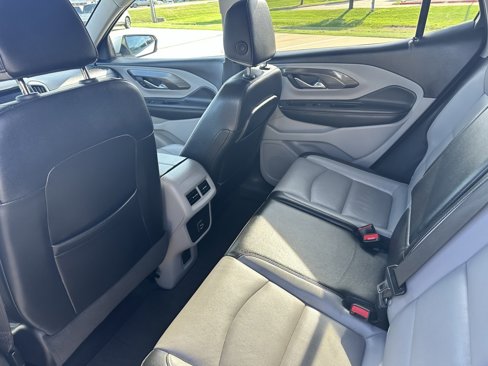 Used 2024 GMC Terrain SLT image 12
