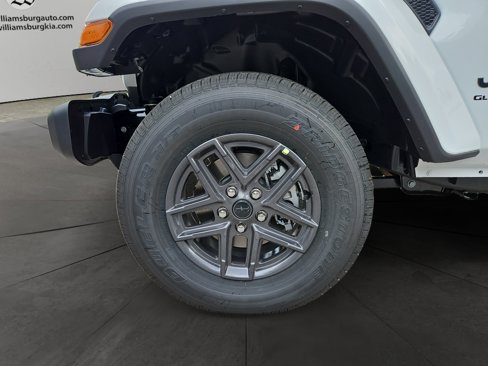 New 2025 Jeep Gladiator Sport image 14