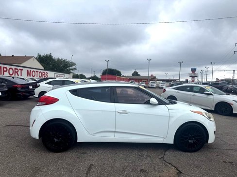 Used 2013 Hyundai Veloster image 5