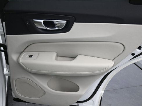 Certified 2023 Volvo XC60 B5 Ultimate w/ Protection Package Premier image 16