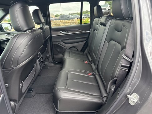 New 2025 Jeep Grand Cherokee Limited image 17