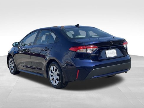 Used 2022 Toyota Corolla LE image 5