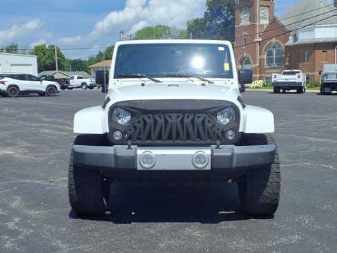 Used 2015 Jeep Wrangler Unlimited Sahara w/ Connectivity Group image 7