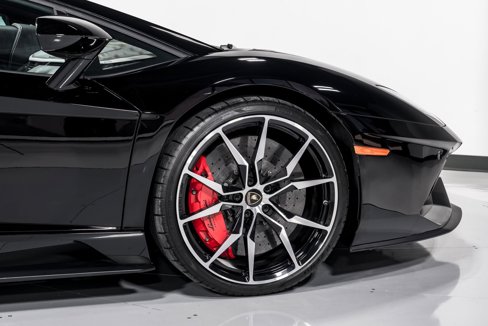 Used 2017 Lamborghini Aventador S image 45