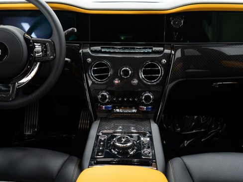 New 2025 Rolls-Royce Cullinan Black Badge image 38
