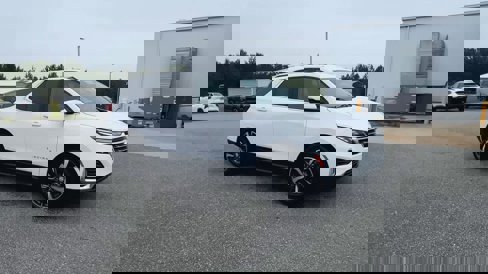 Used 2024 Chevrolet Equinox Premier image 2