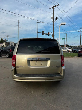 Used 2010 Chrysler Town & Country Limited w/ Entertainment Group #3 image 4