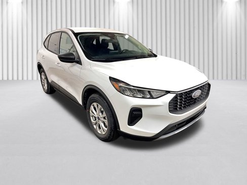 Used 2025 Ford Escape Active w/ Cold Weather Package image 2