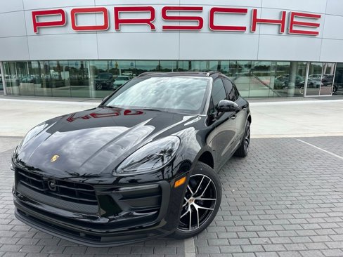 Used 2025 Porsche Macan image 1