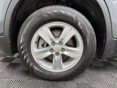 Used 2022 Chevrolet Trax LS w/ Tint and Cruise Package image 20