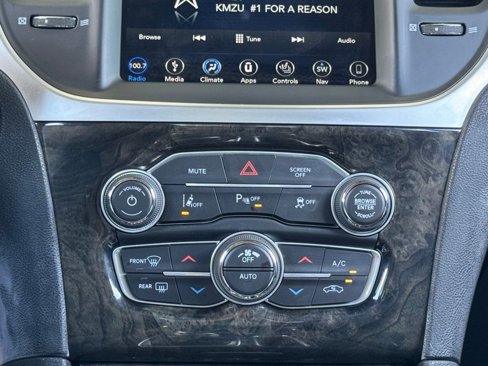 Used 2018 Chrysler 300 Limited w/ Safetytec Plus Group image 20