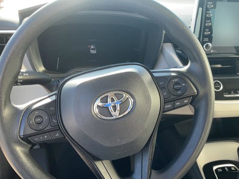 Used 2021 Toyota Corolla LE image 12