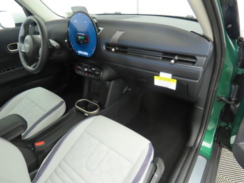 Used 2025 MINI Cooper 4-Door Hardtop image 19