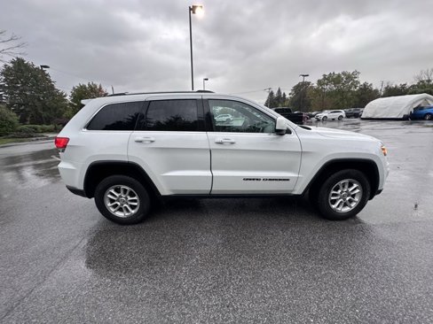 Used 2018 Jeep Grand Cherokee Laredo image 2