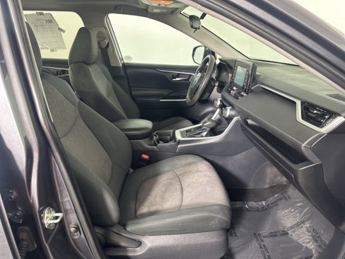 Used 2019 Toyota RAV4 XLE image 18