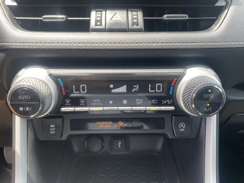 Used 2022 Toyota RAV4 XLE Premium image 22